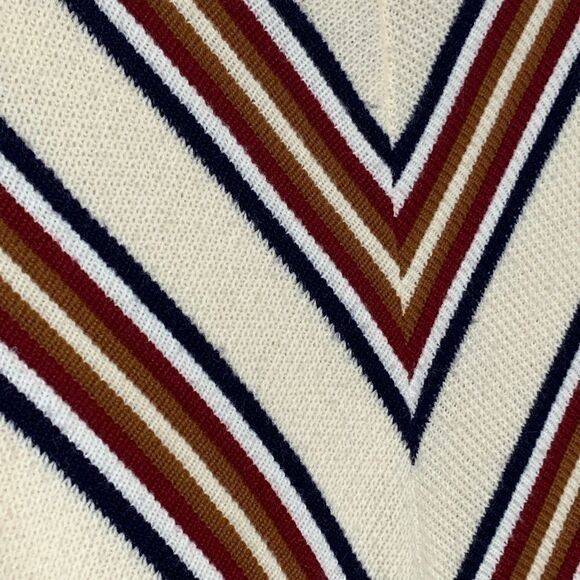 Hand knit Chevron Poncho - Picture 3 of 7